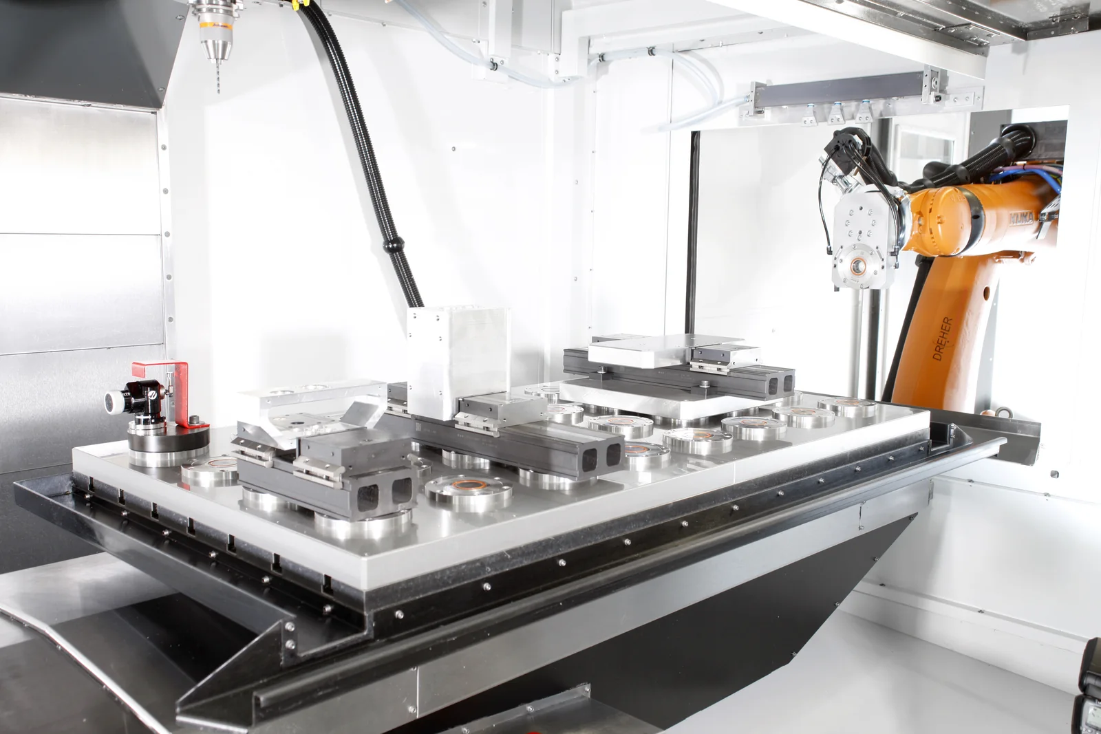 Robotlu CNC işleme hücresinde ER-EL bağlama sistemleri